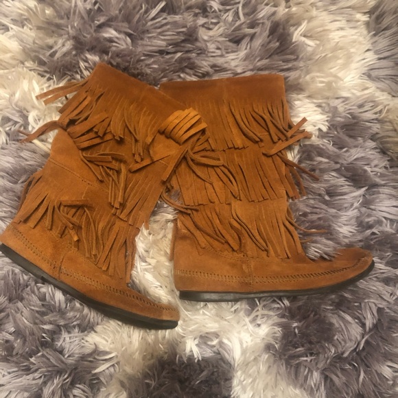 MINNETONKA Fringe Boot - Picture 2 of 2